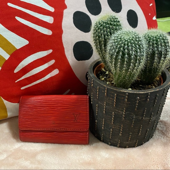 Louis Vuitton 6 Key Holder Epi Red - Picture 1 of 10